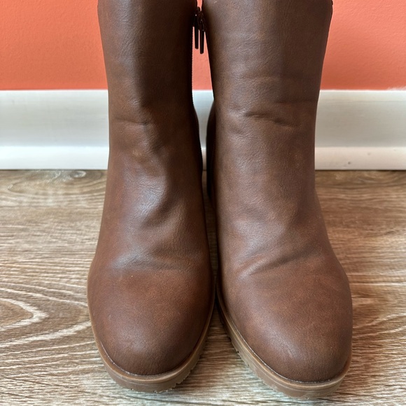 Women’s Brown Ankle Boots, Size 7 1/2 - Picture 10 of 13